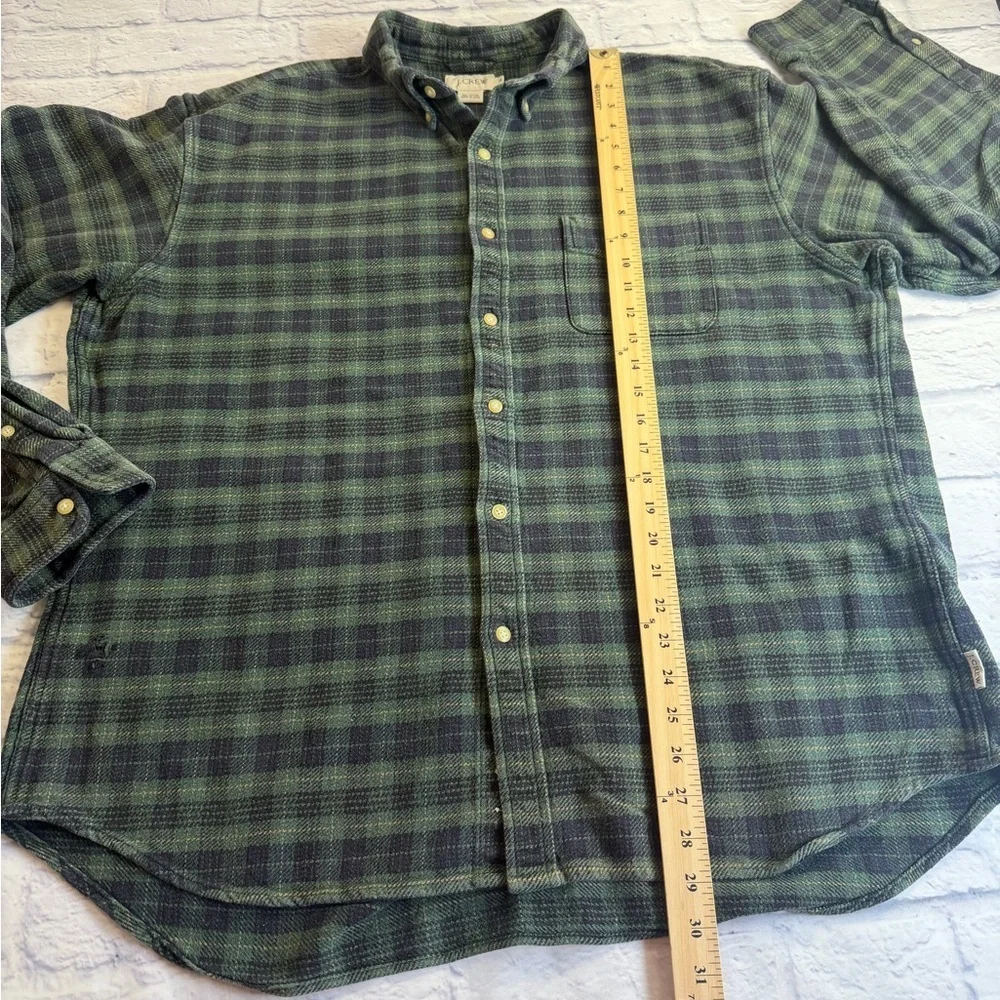 J. Crew Dark Green and Navy Plaid Men's Flannel Shirt. Size XL.